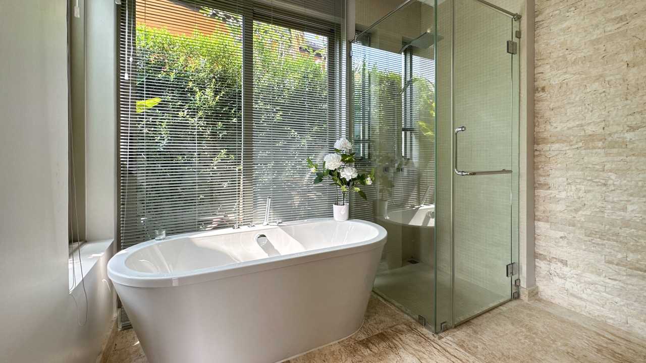 Property image - full photo 12