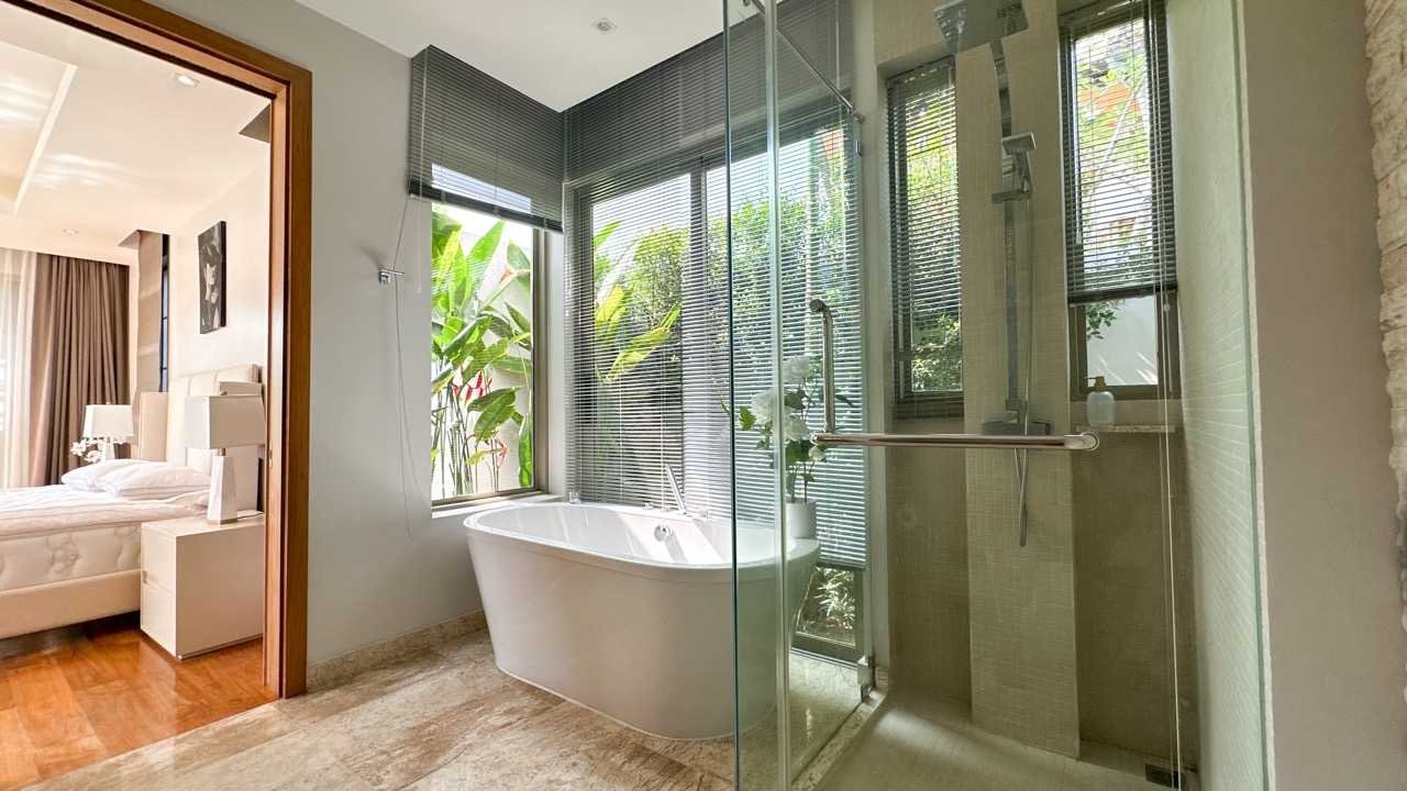 Property image - full photo 13