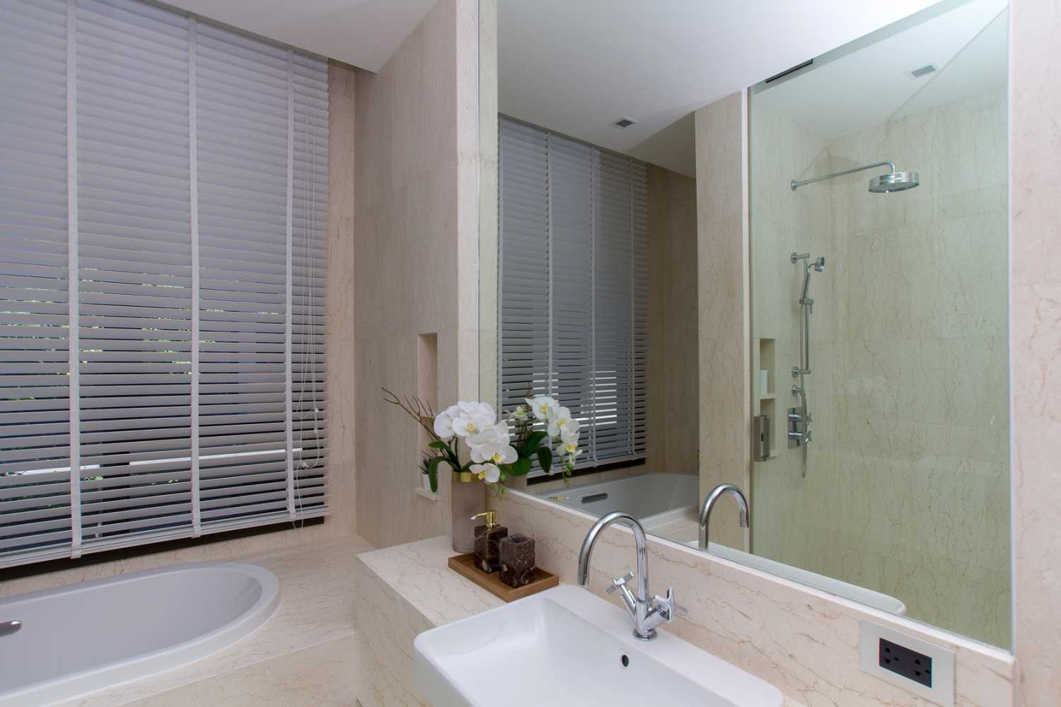 Property image - full photo 32