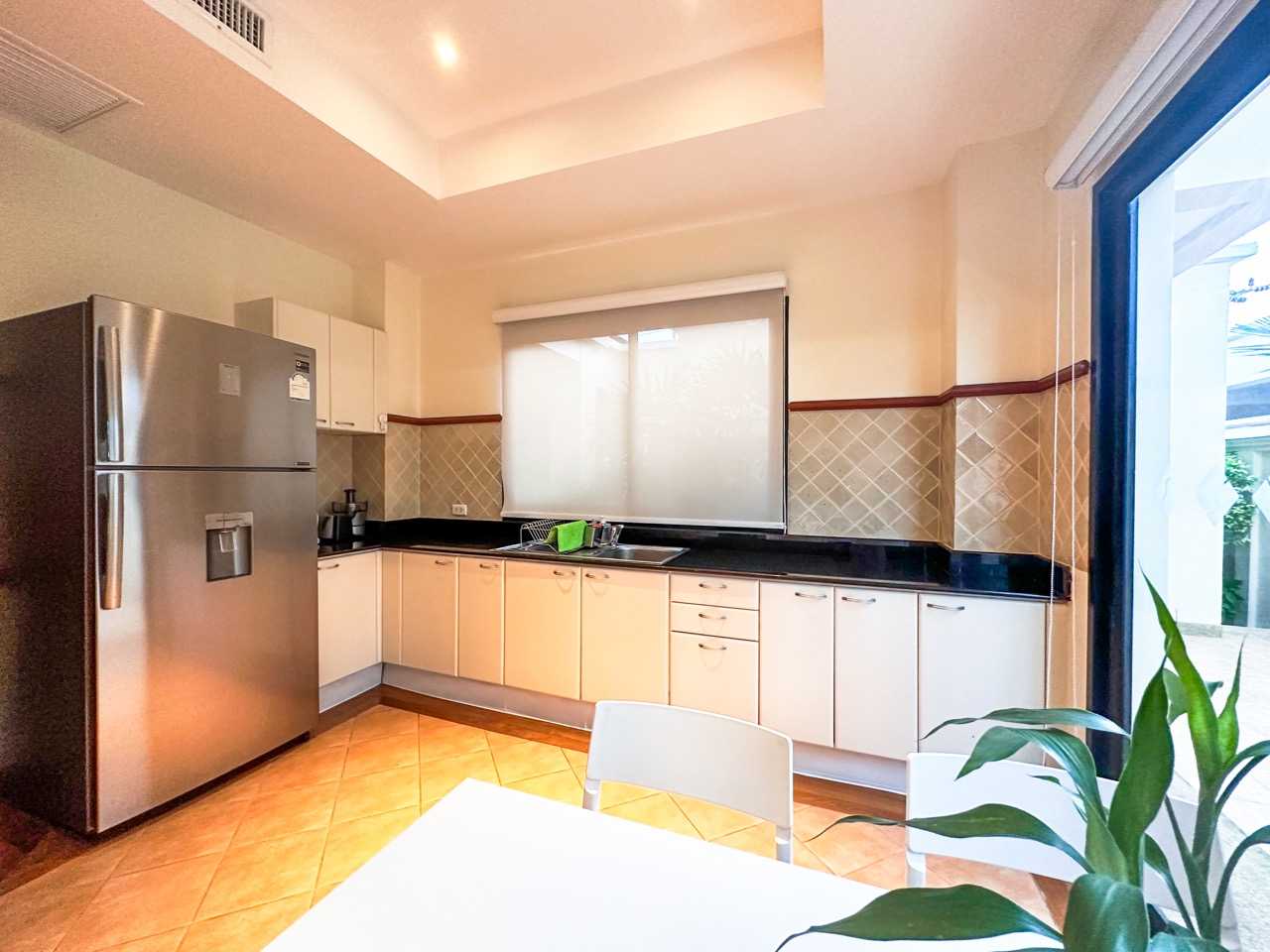 Property image - full photo 12