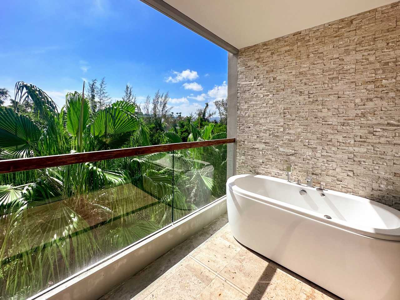 Property image - full photo 4