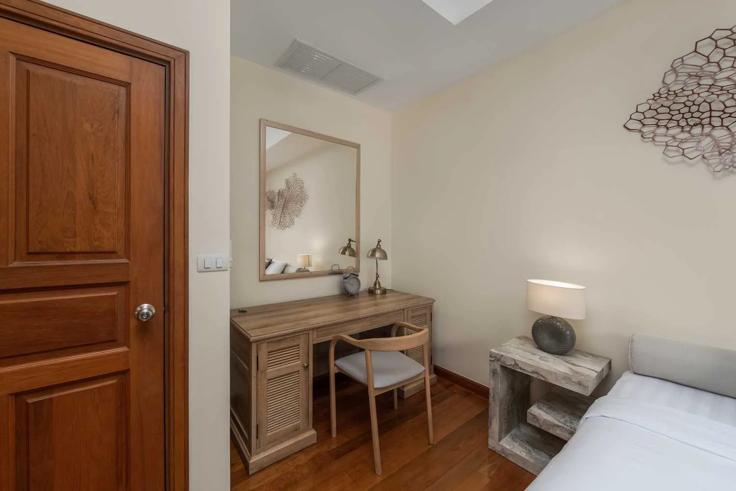 Property image - full photo 18