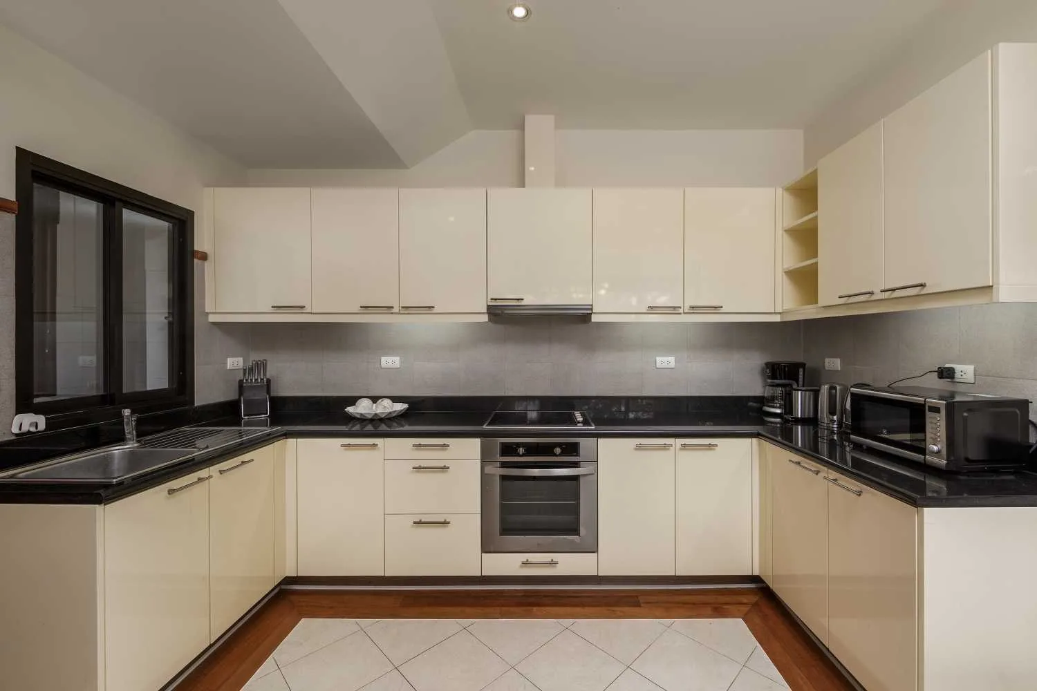 Property image - full photo 23