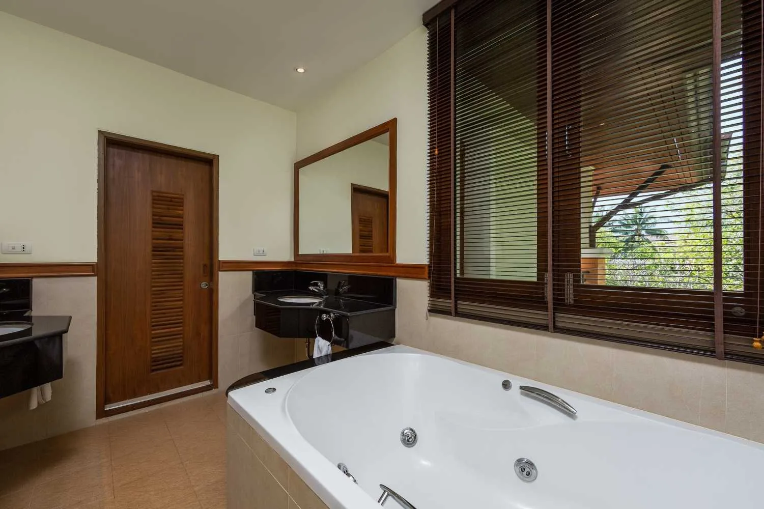 Property image - full photo 31