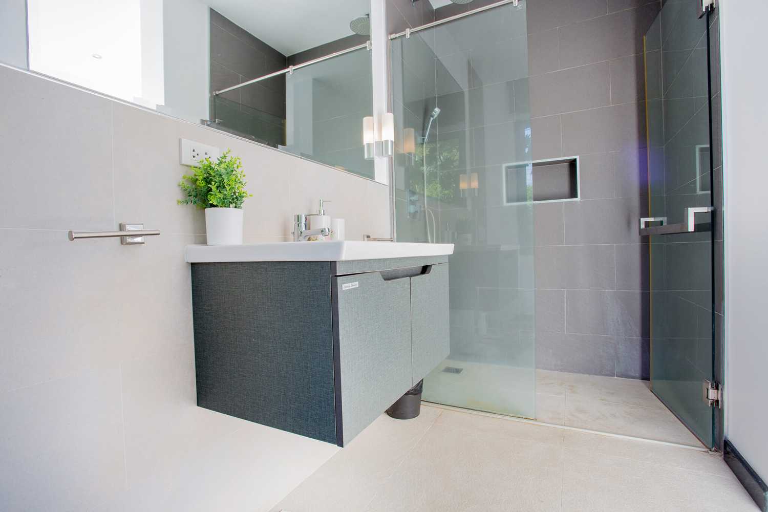 Property image - full photo 27