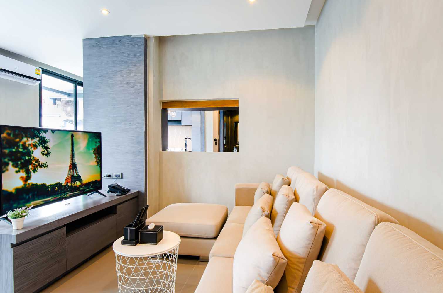 Property image - full photo 2