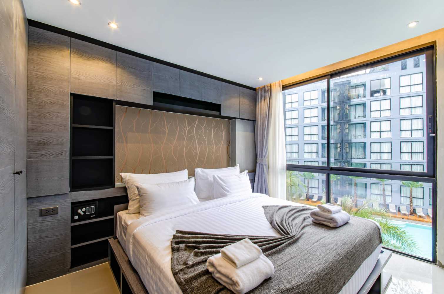Property image - full photo 10