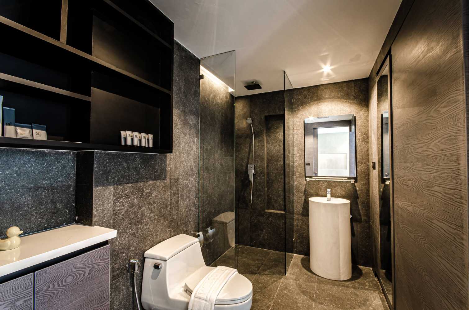 Property image - full photo 11