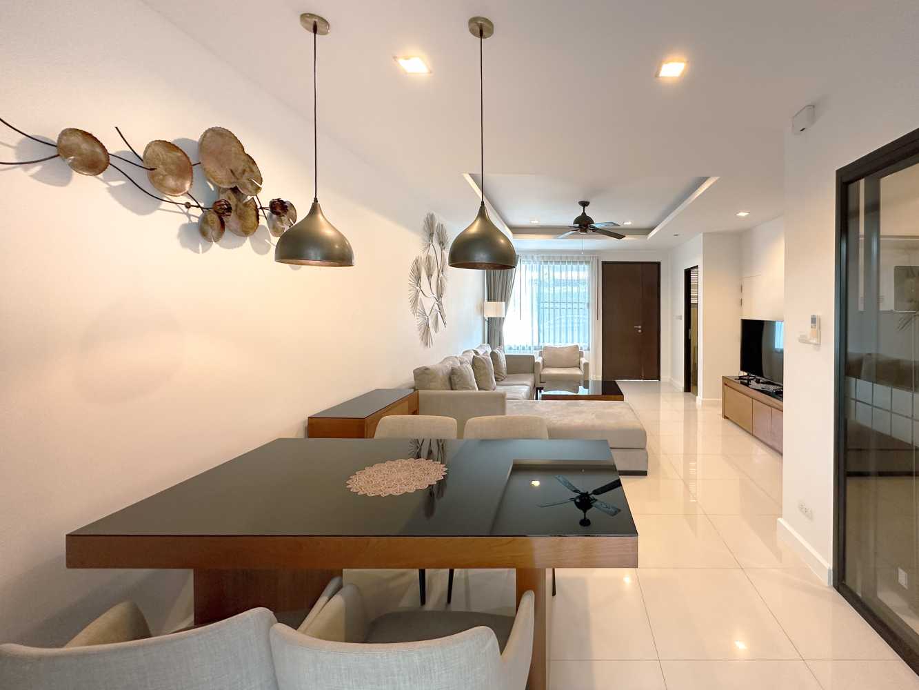 Property image - full photo 2