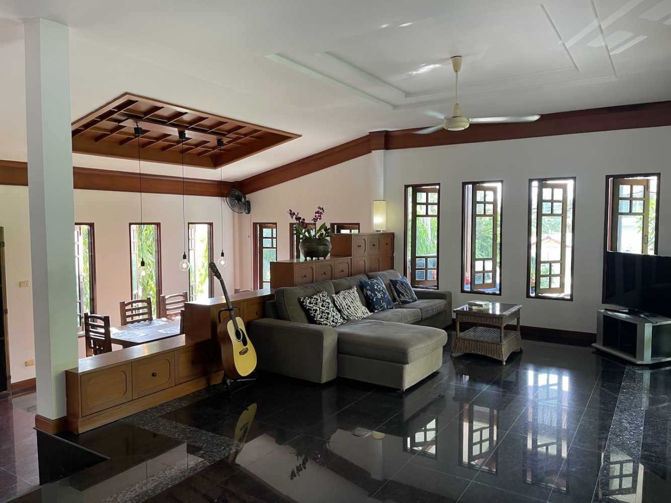 Property image - full photo 2
