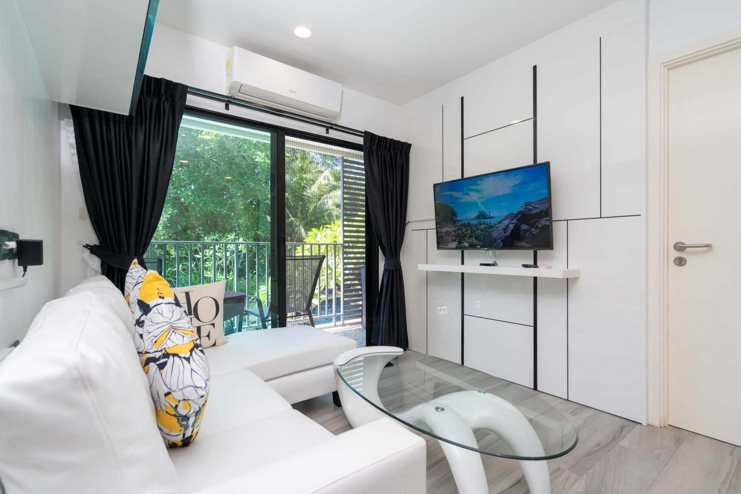 Property image - full photo 3