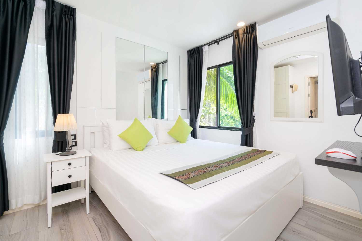 Property image - full photo 14