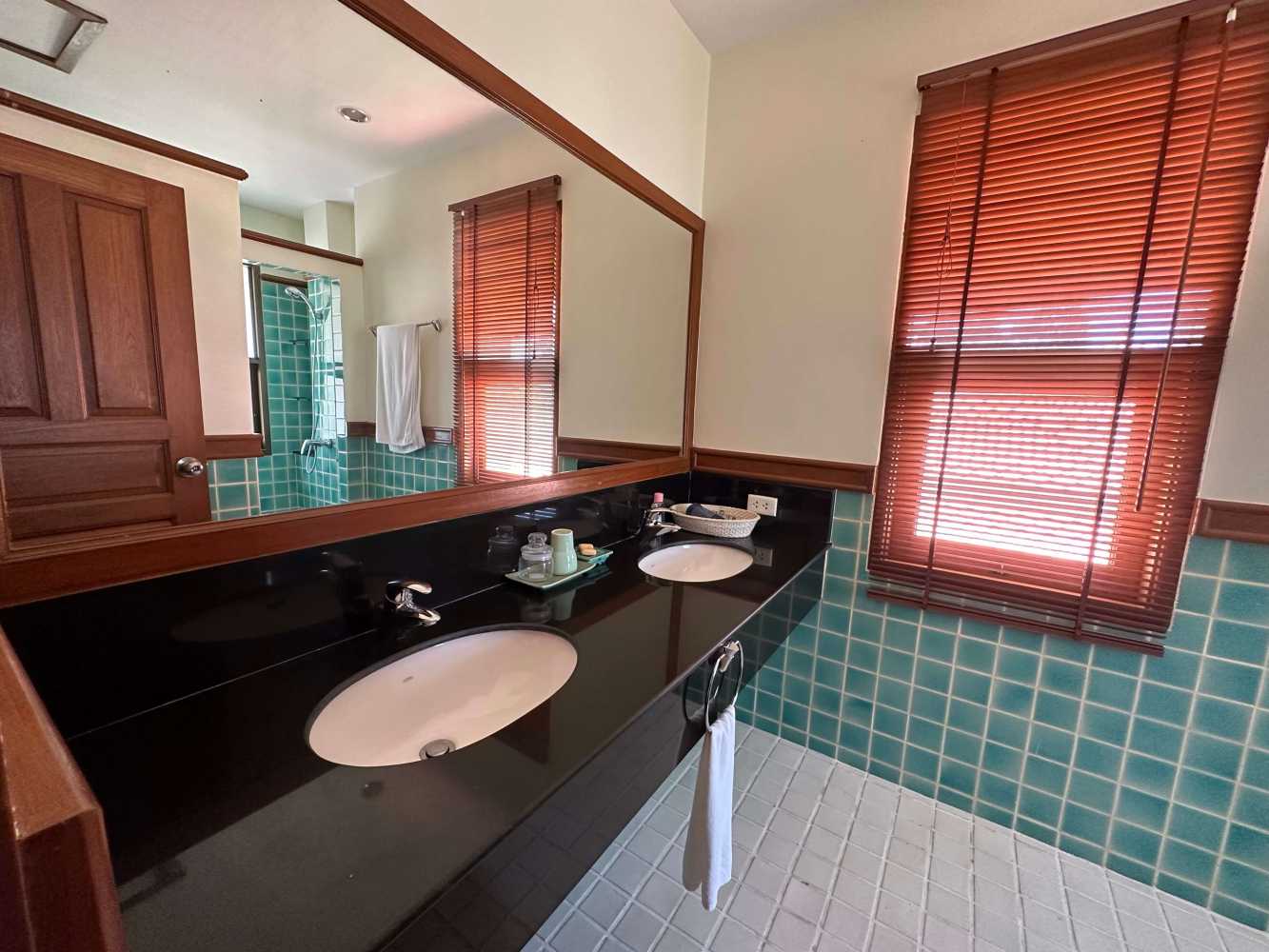 Property image - full photo 15