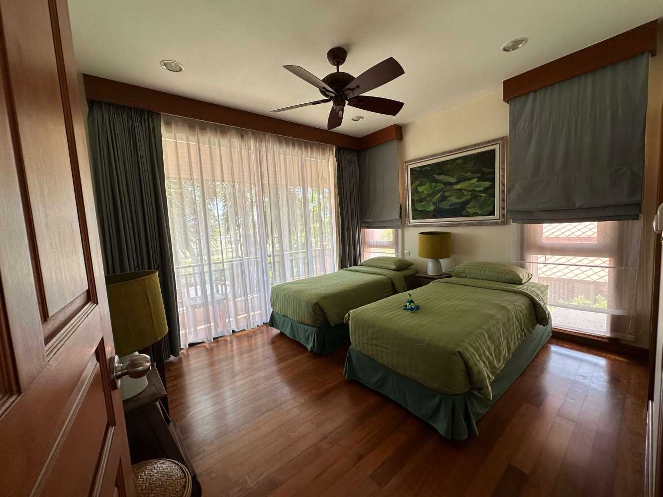 Property image - full photo 14