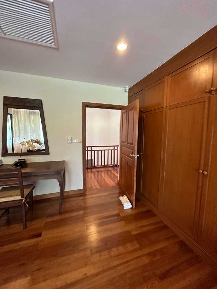 Property image - full photo 11