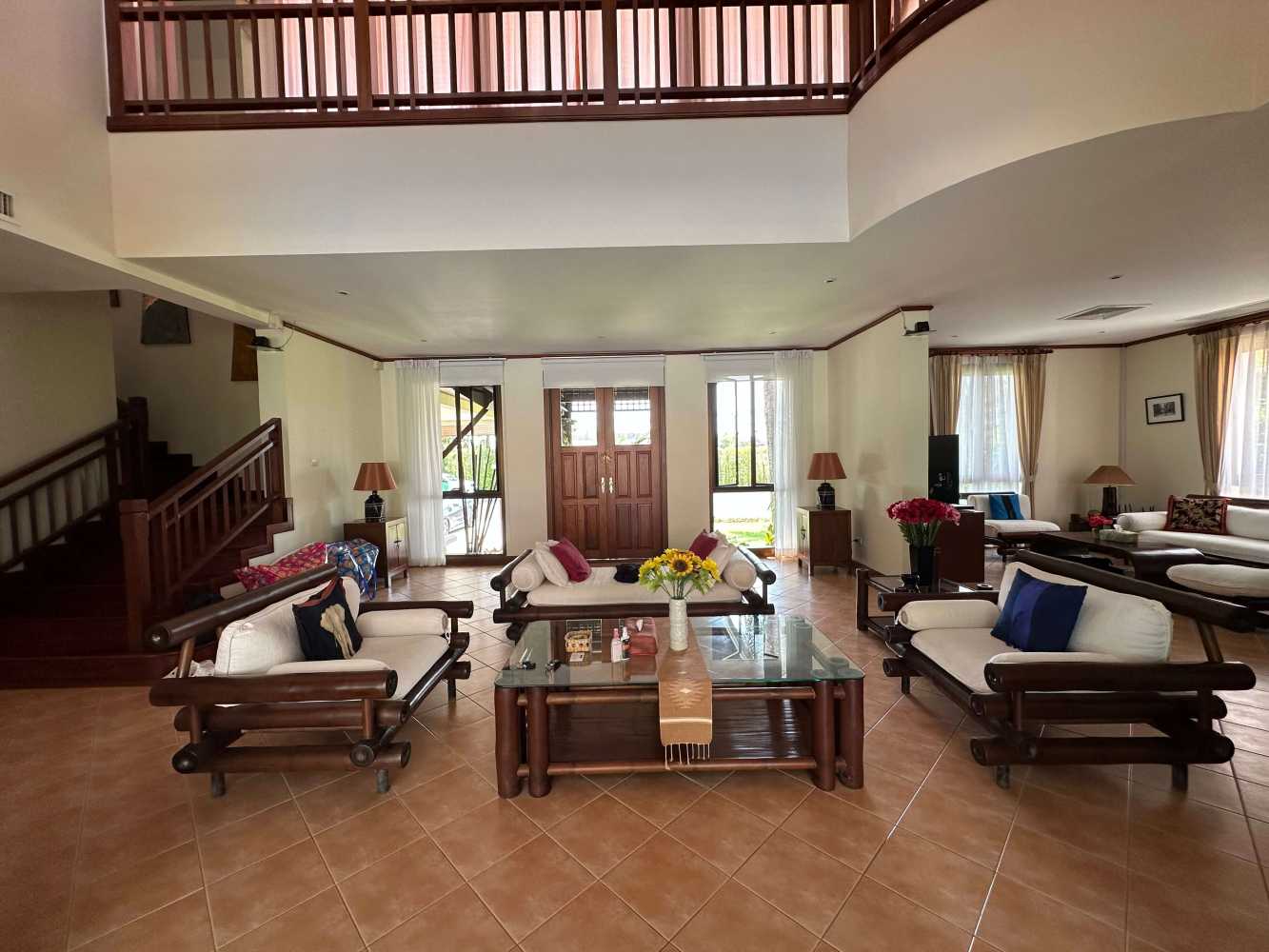 Property image - full photo 2