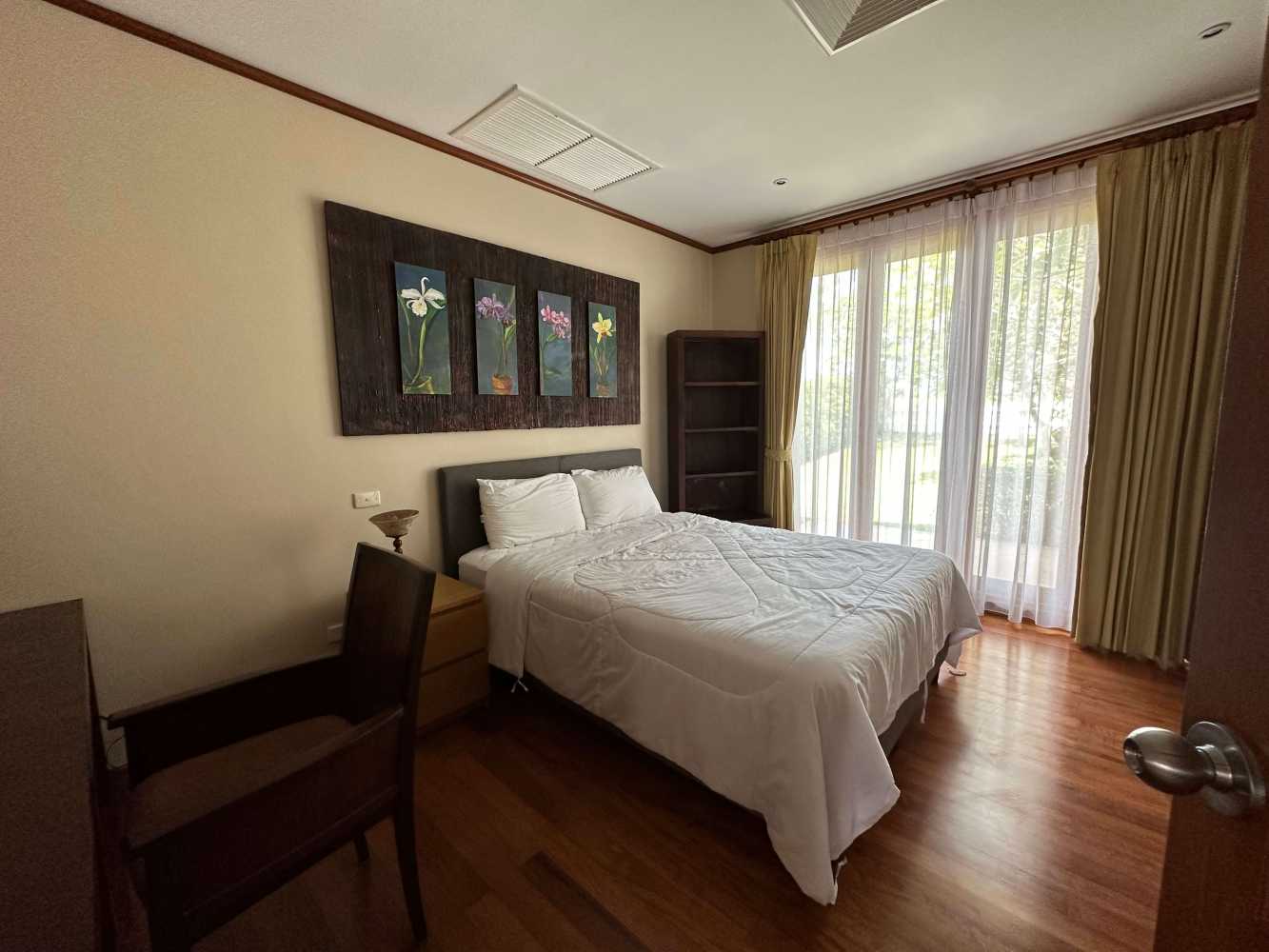Property image - full photo 12