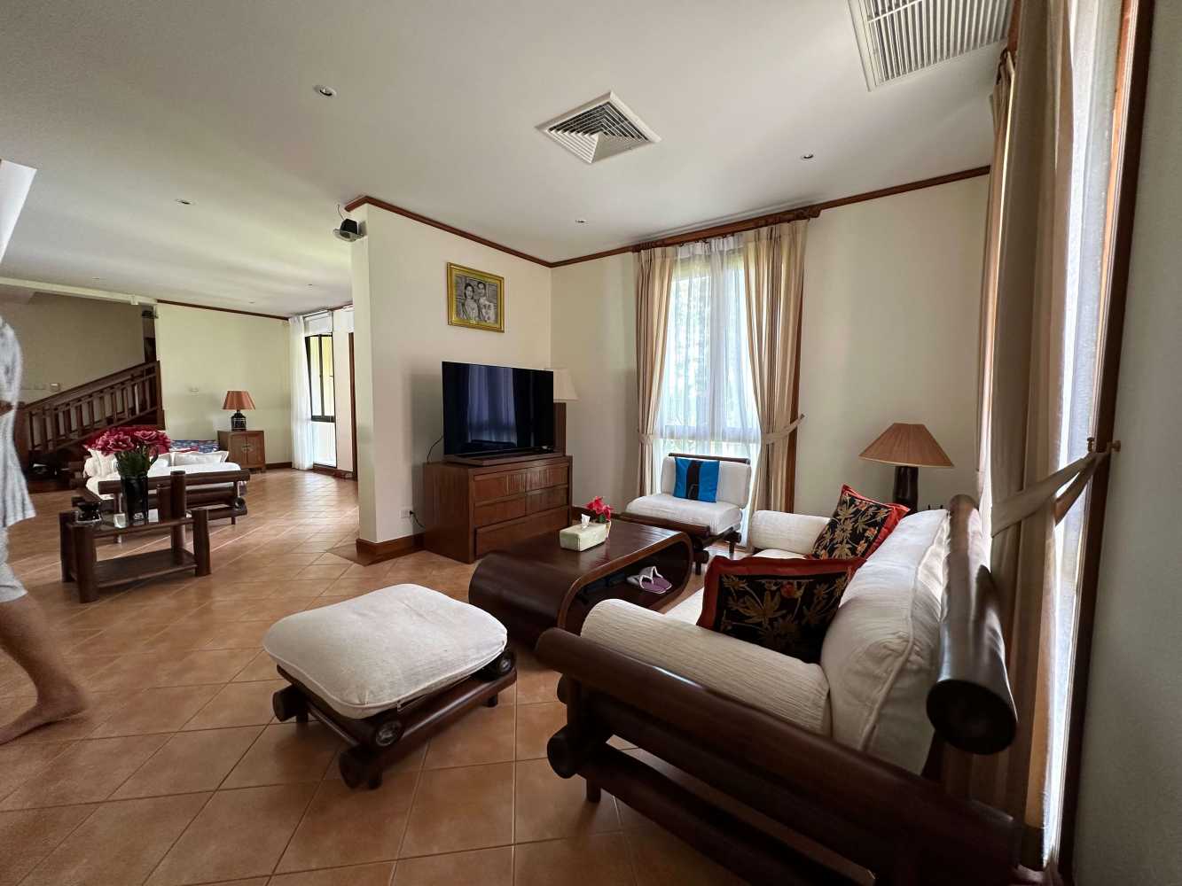 Property image - full photo 8