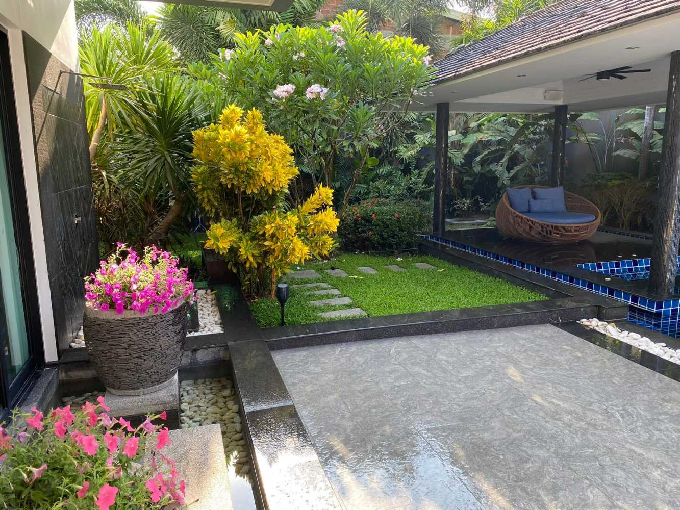 Property image - full photo 11