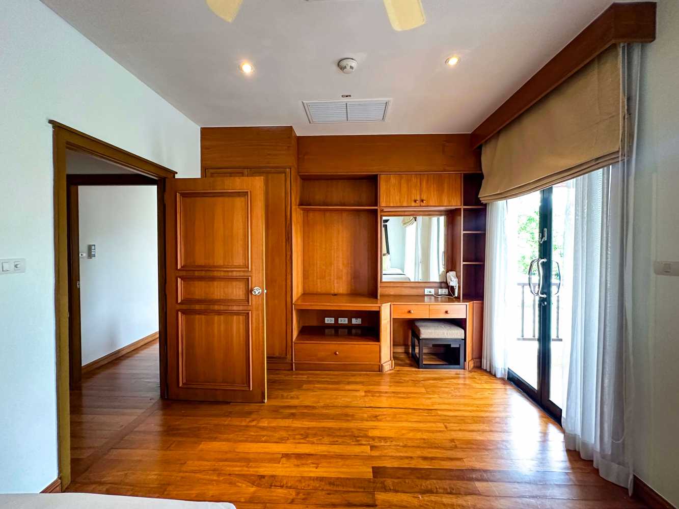 Property image - full photo 13