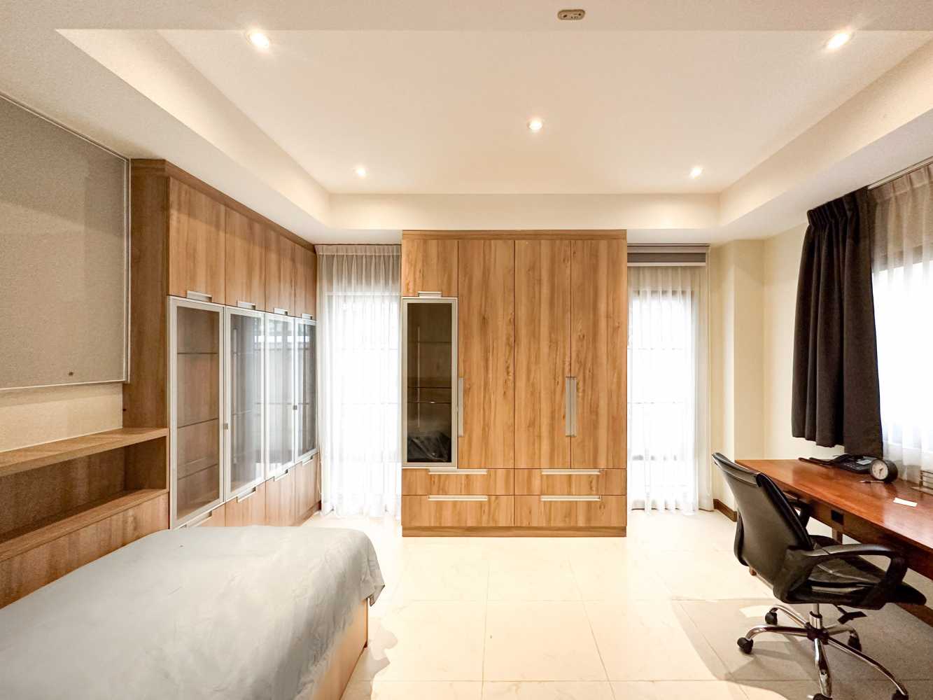 Property image - full photo 10