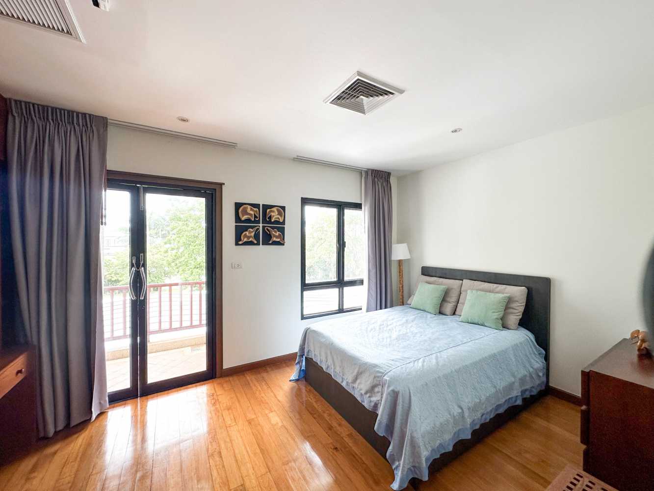 Property image - full photo 15