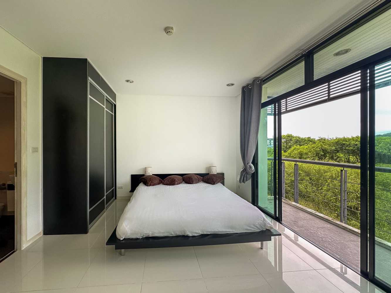 Property image - full photo 10