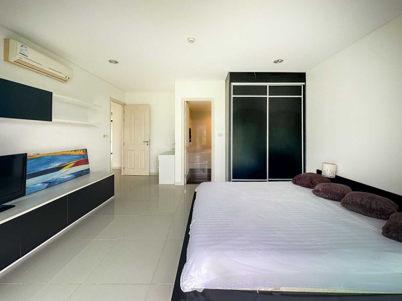 Property image - full photo 11