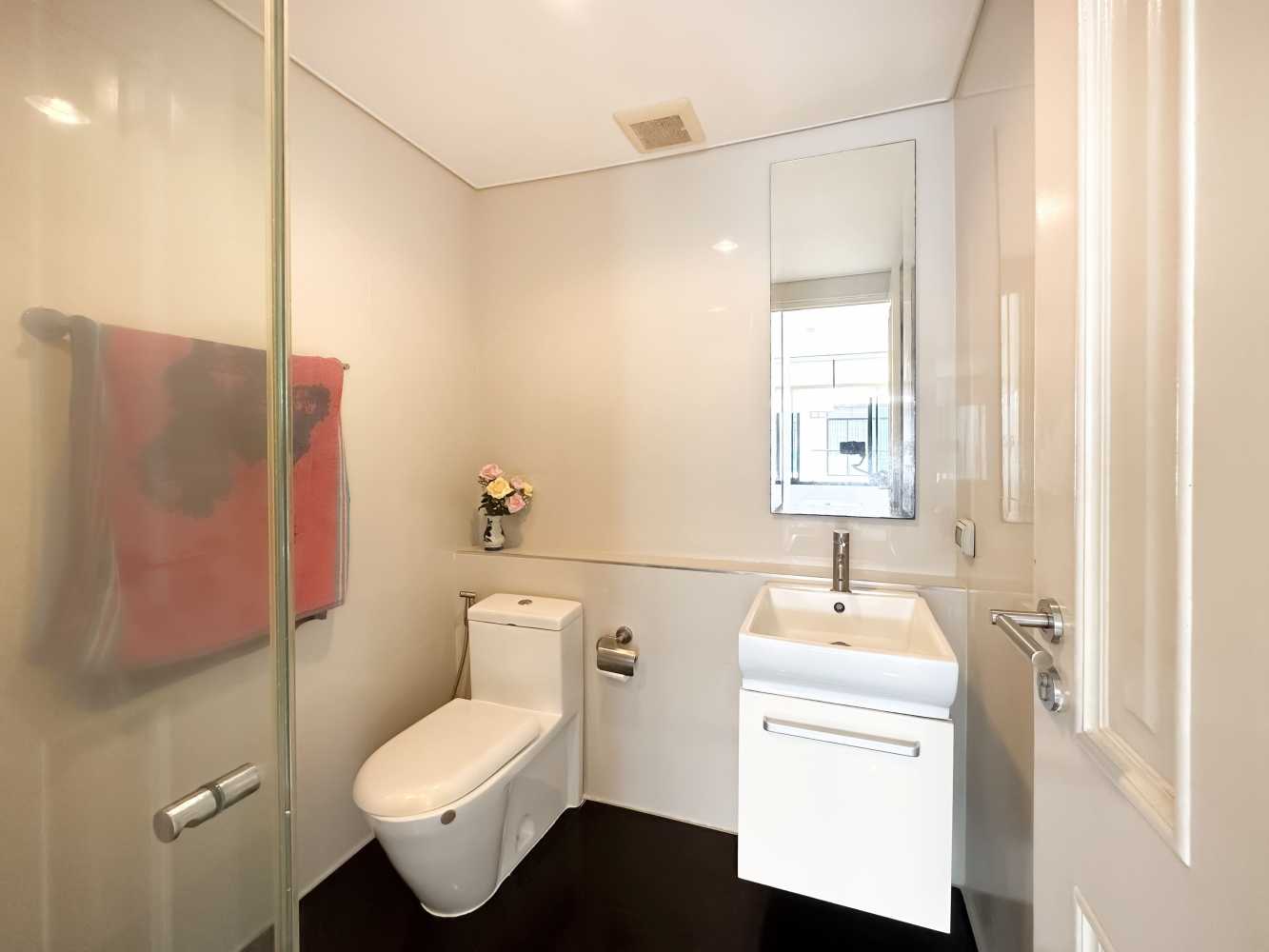 Property image - full photo 16
