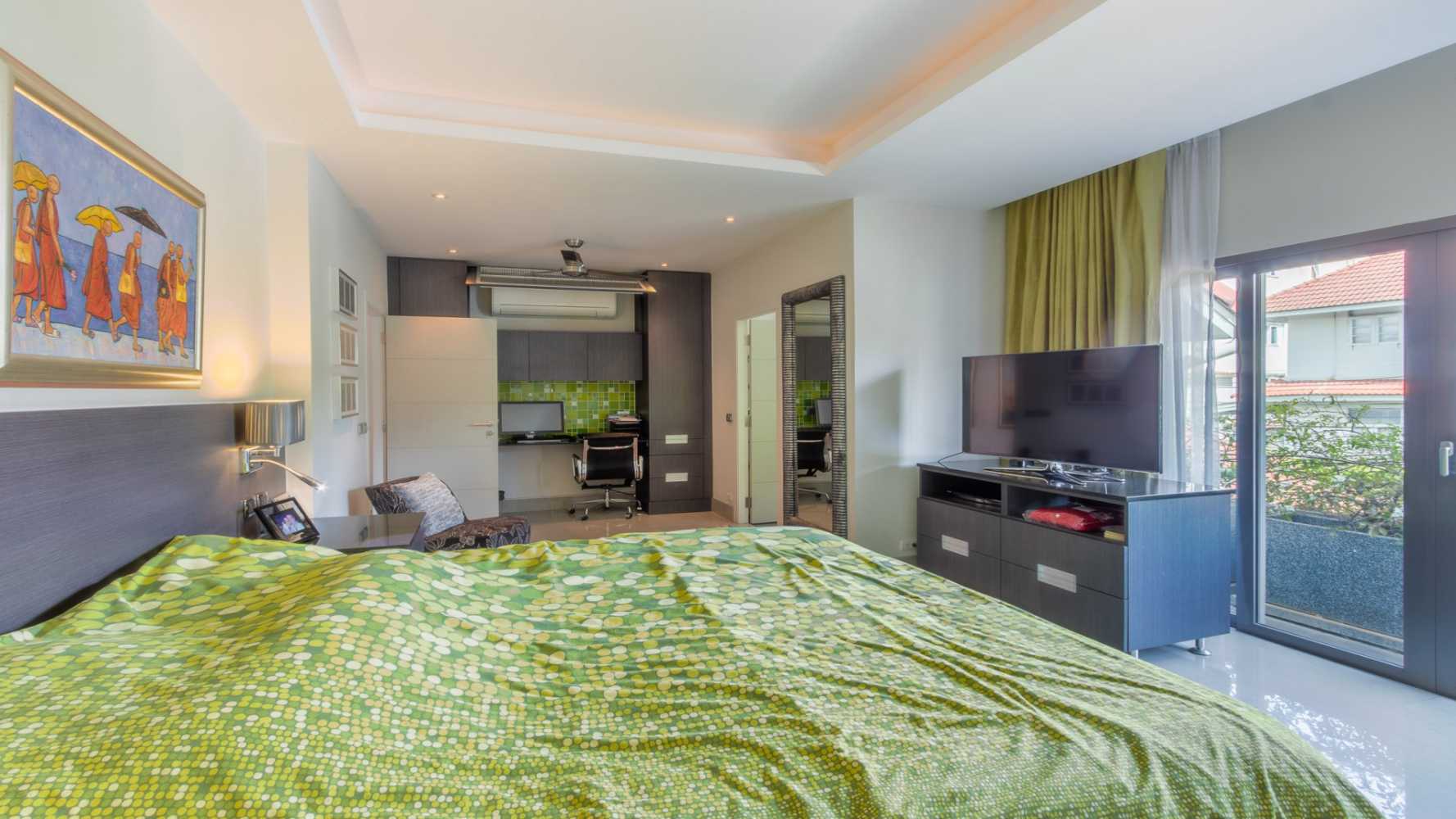 Property image - full photo 13