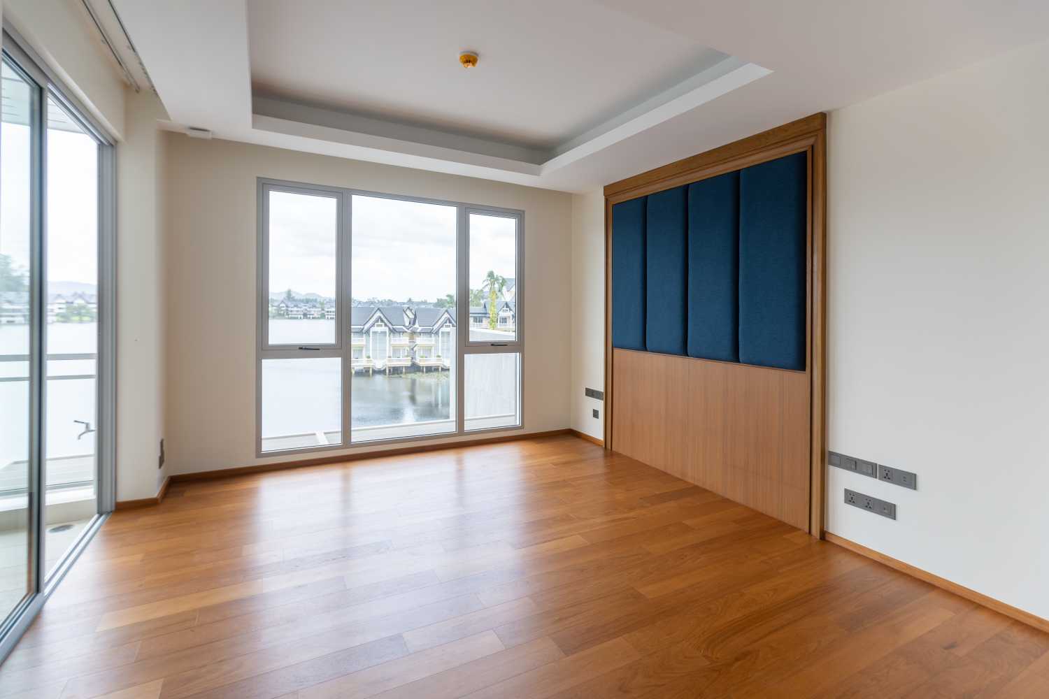 Property image - full photo 15