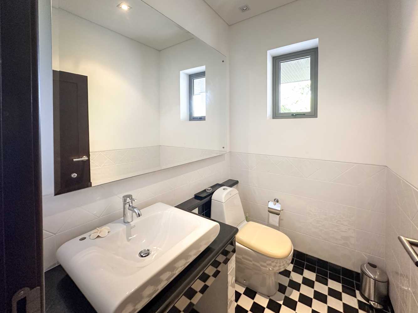 Property image - full photo 12