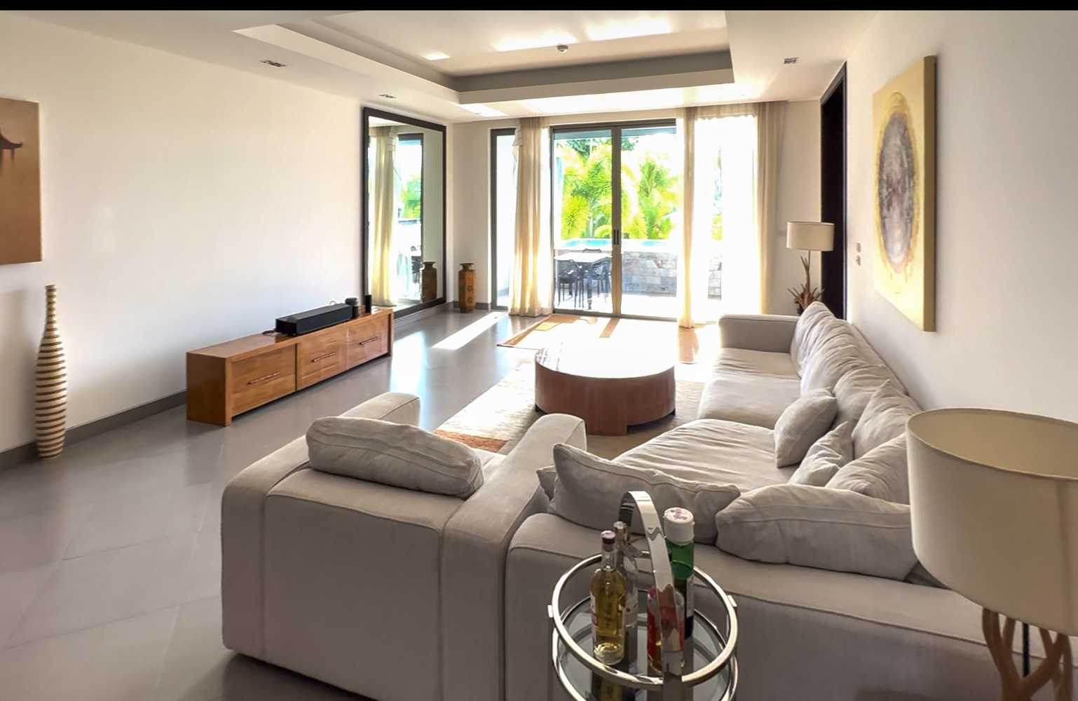 Property image - full photo 2