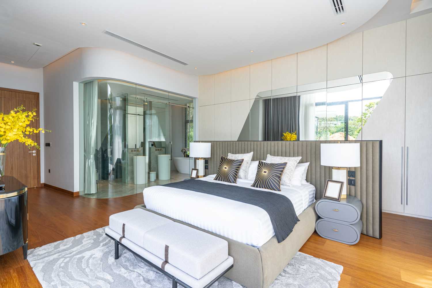 Property image - full photo 15