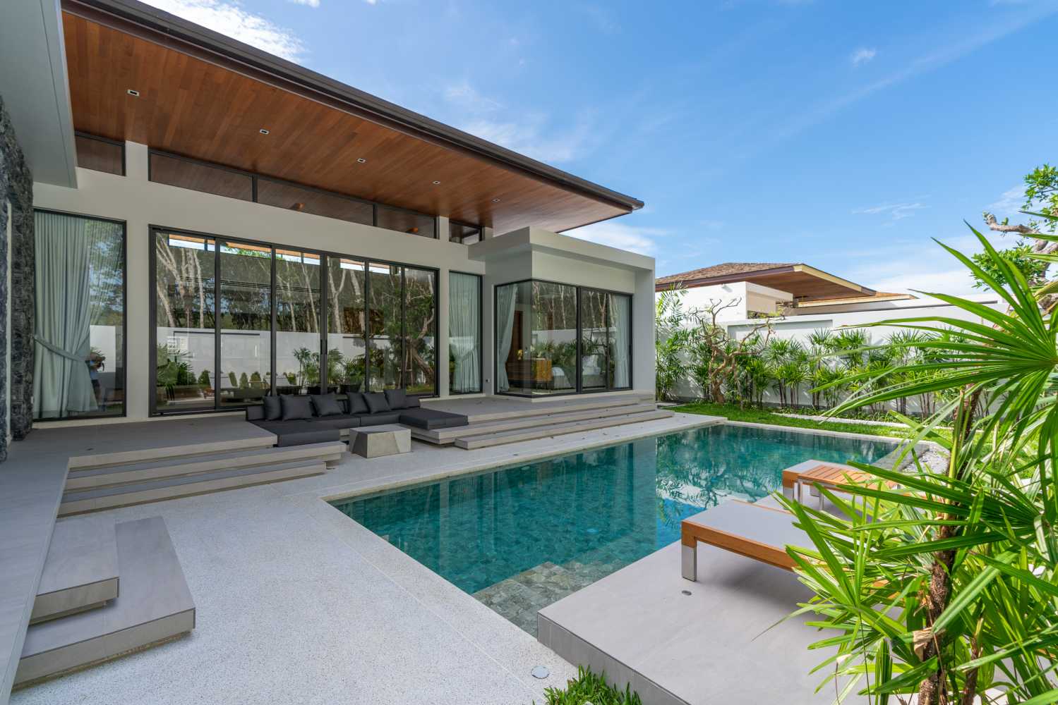 Property image - full photo 2