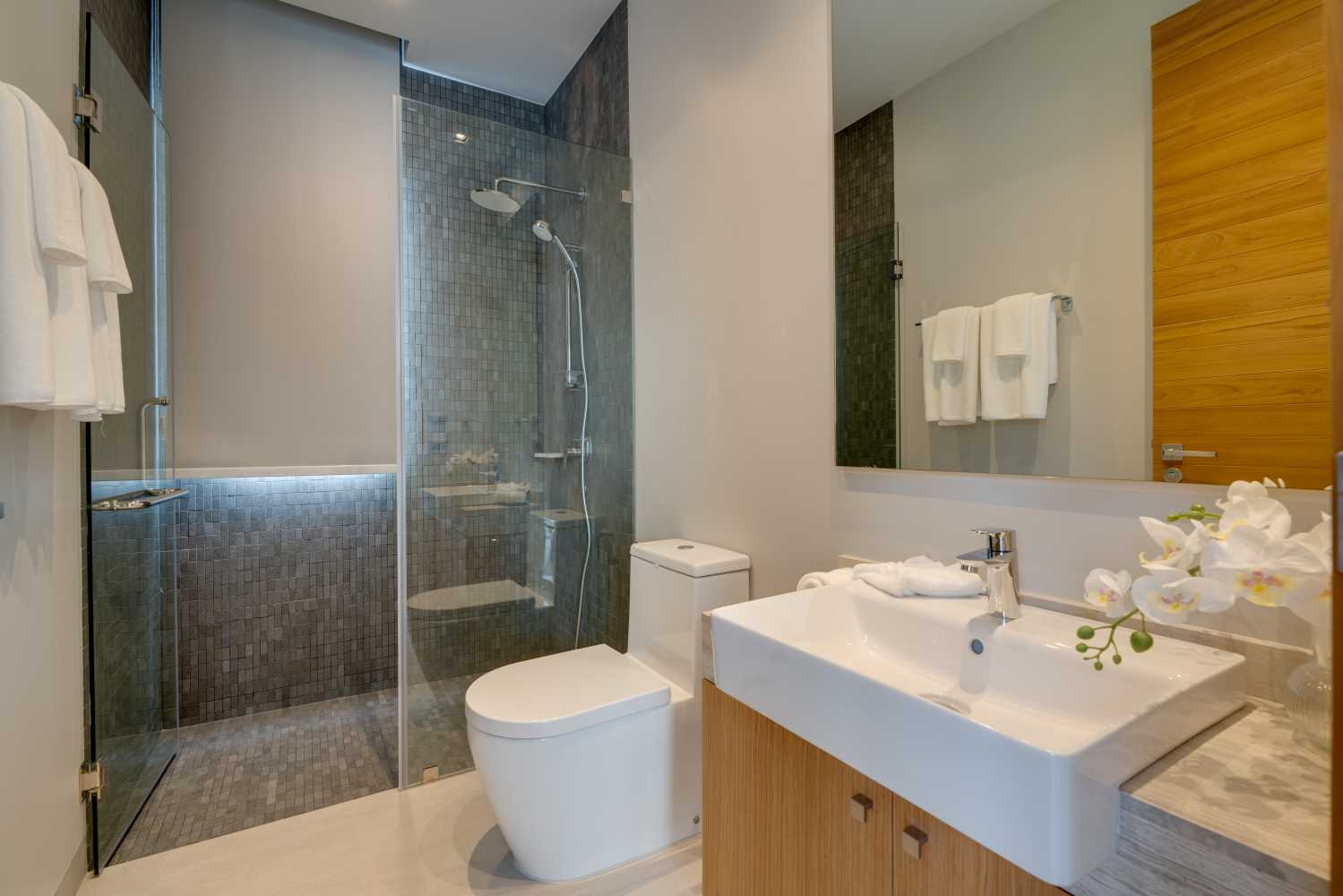 Property image - full photo 8