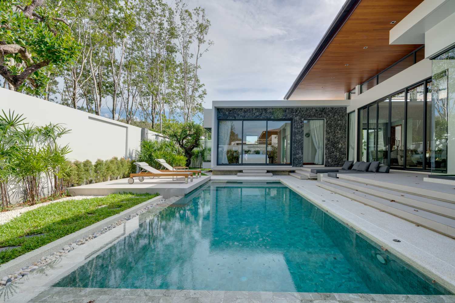 Property image - full photo 3