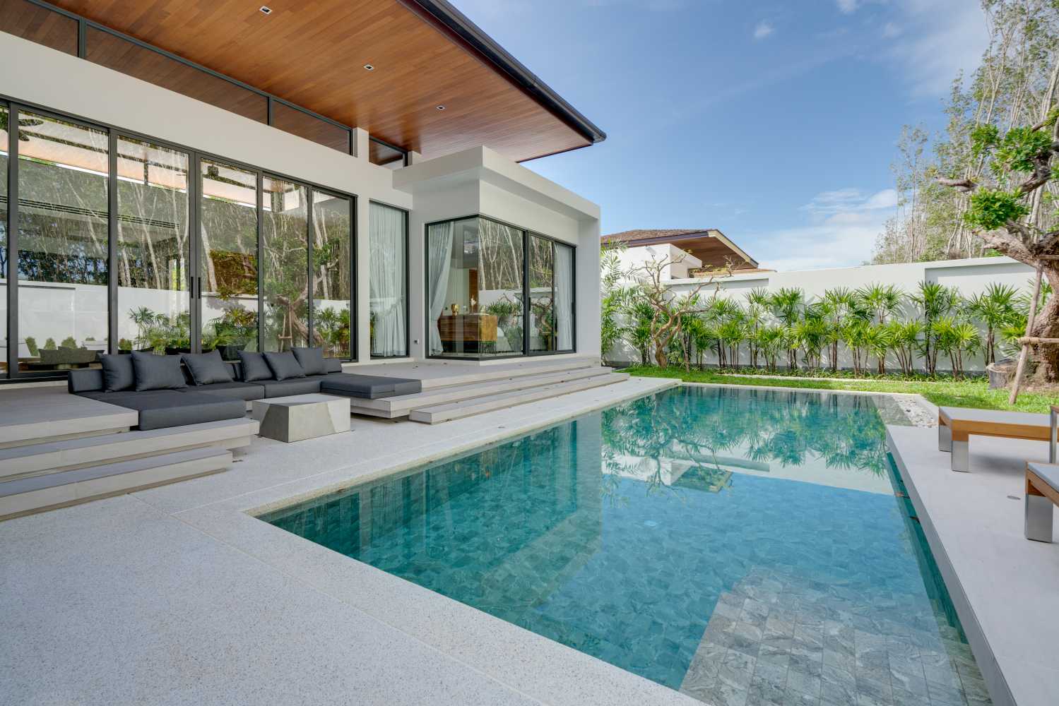 Property image - full photo 2