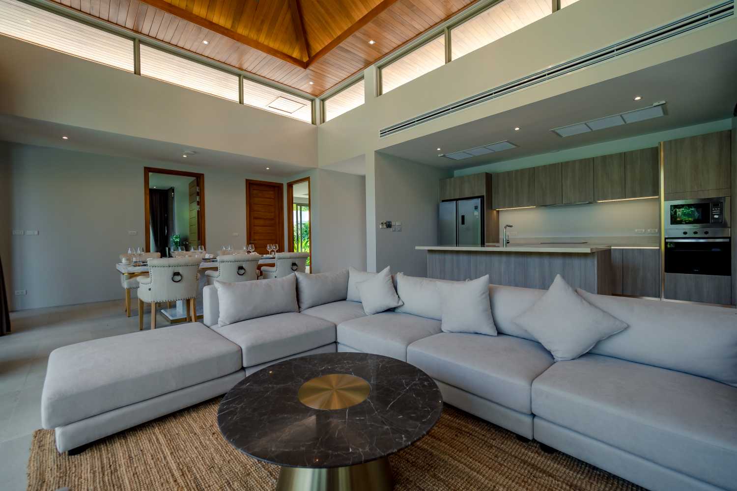 Property image - full photo 3