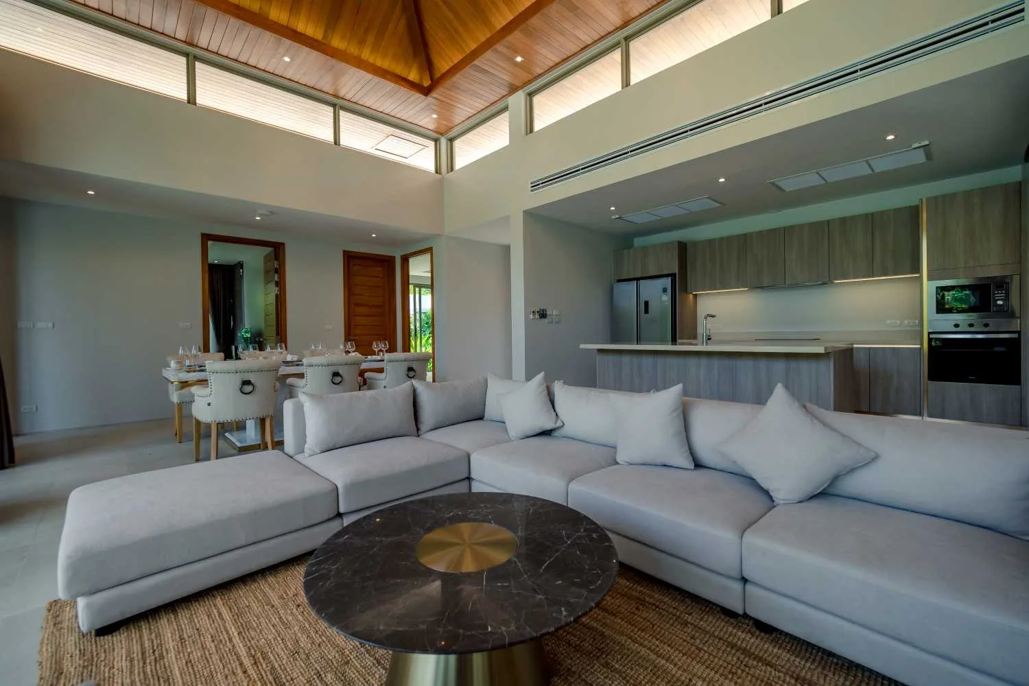 Property image - full photo 2