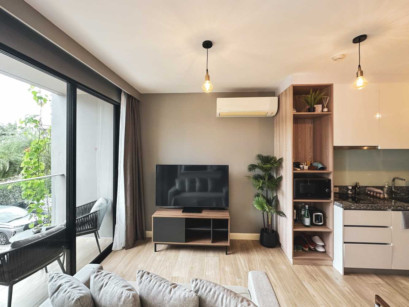 Property image - full photo 2