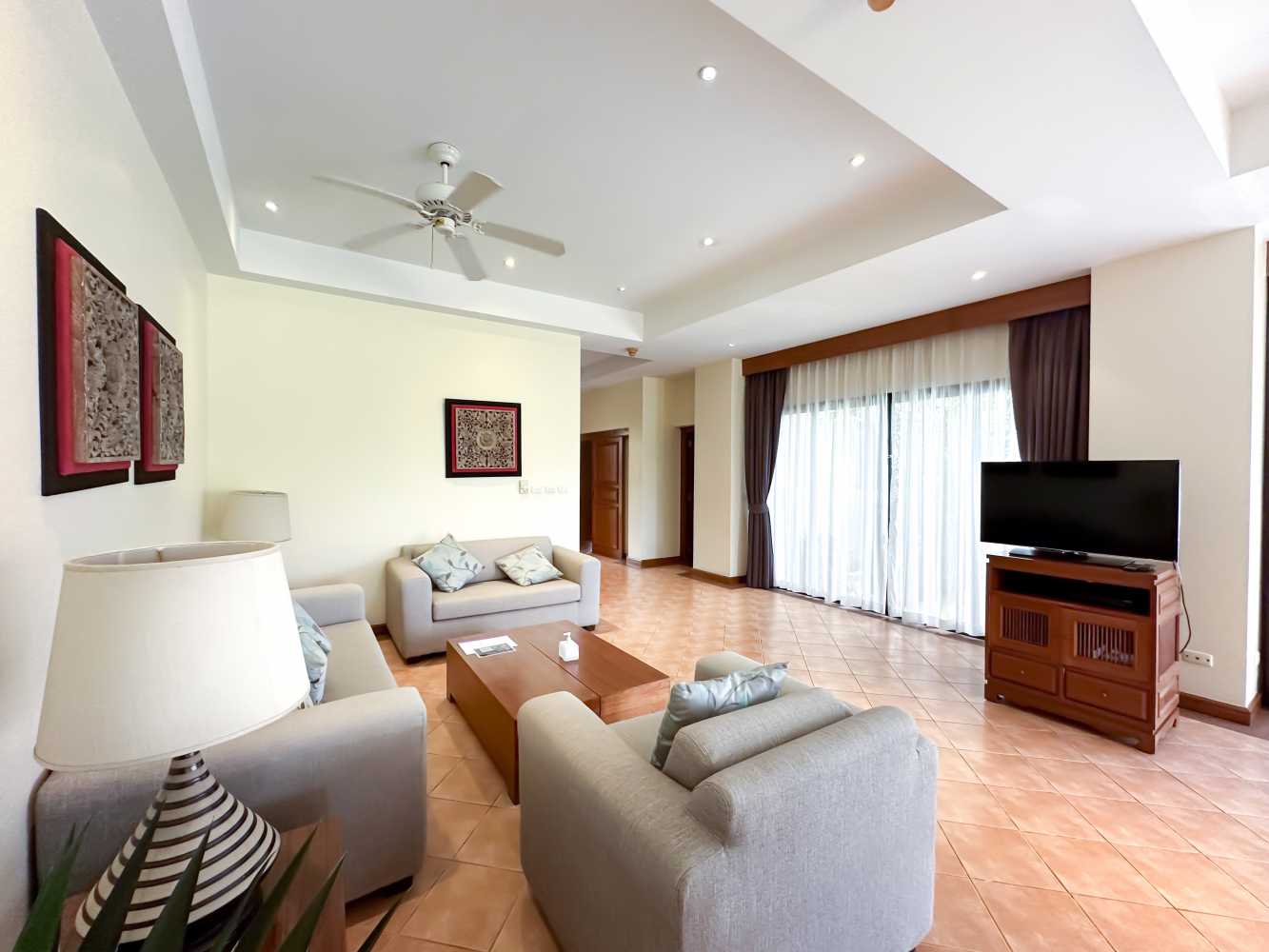 Property image - full photo 4