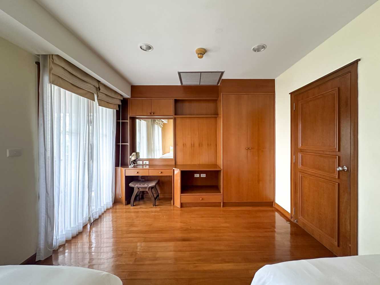 Property image - full photo 11