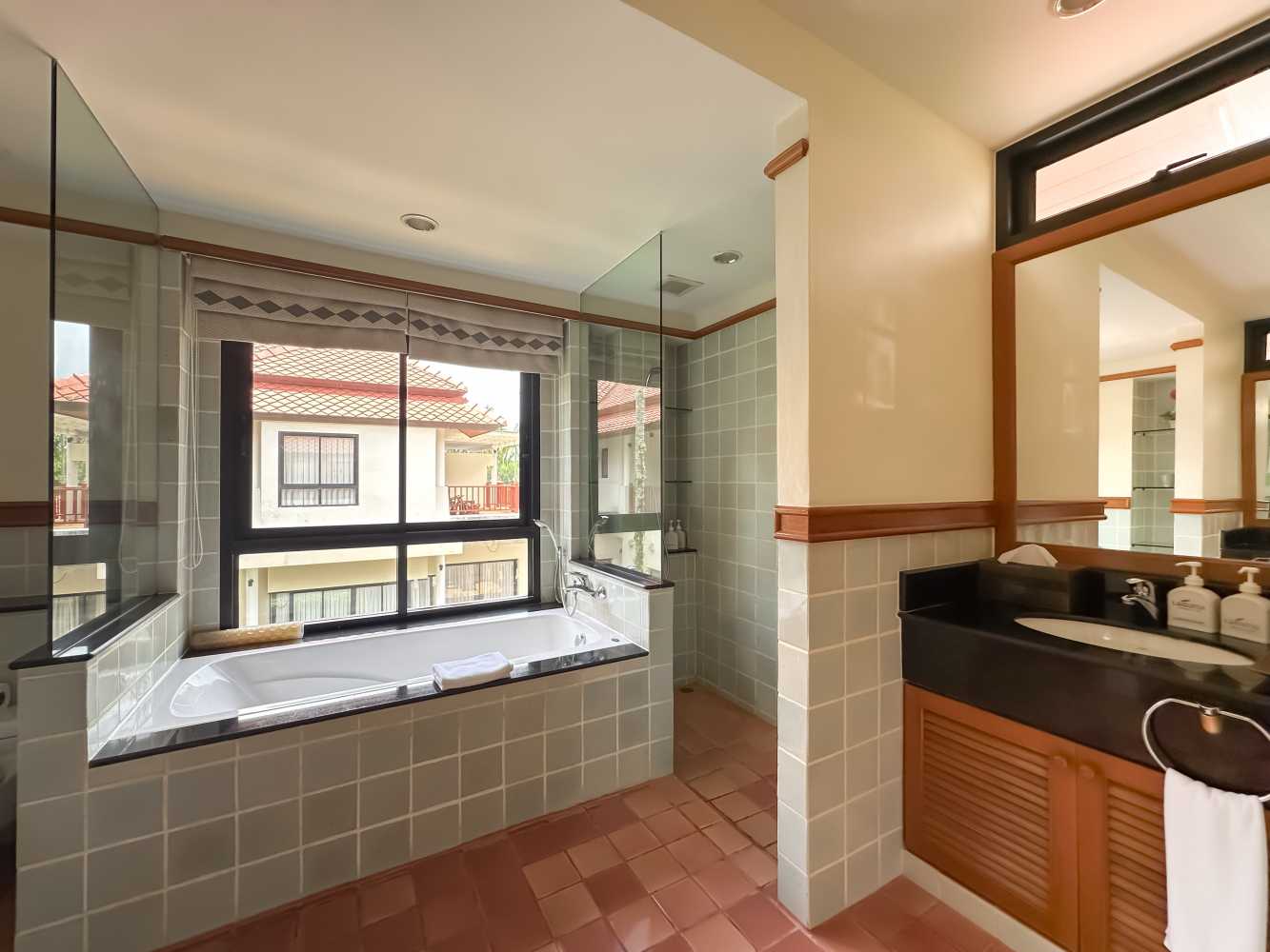 Property image - full photo 17