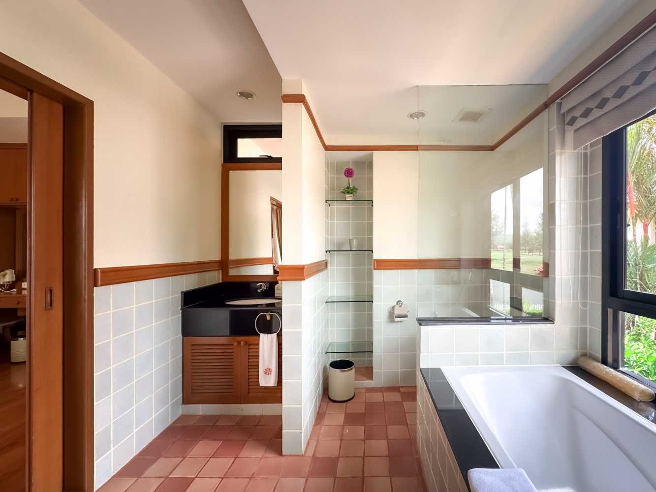 Property image - full photo 18