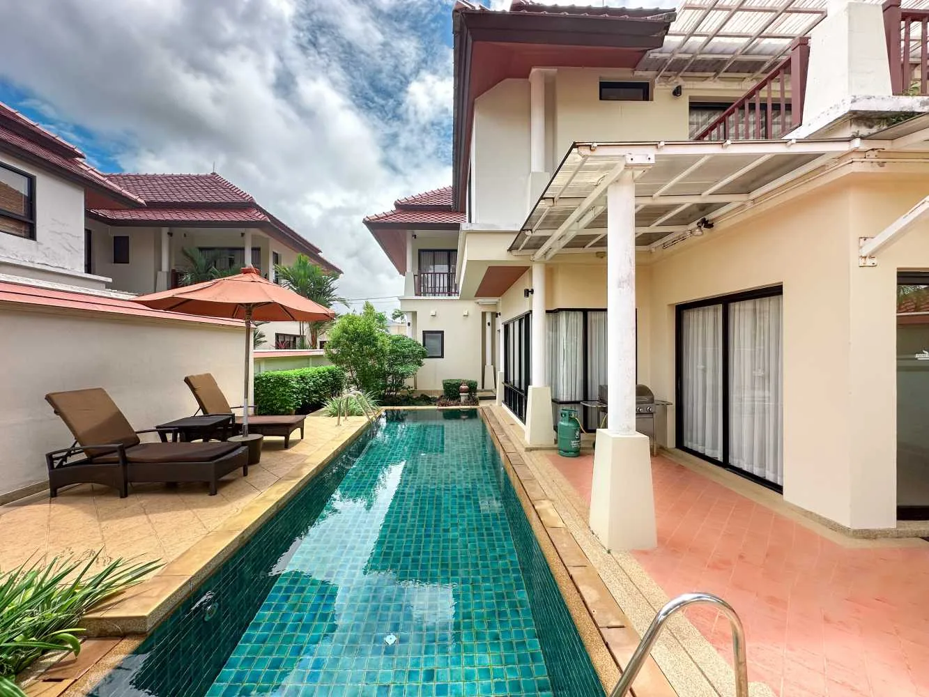 Property image - full photo 2