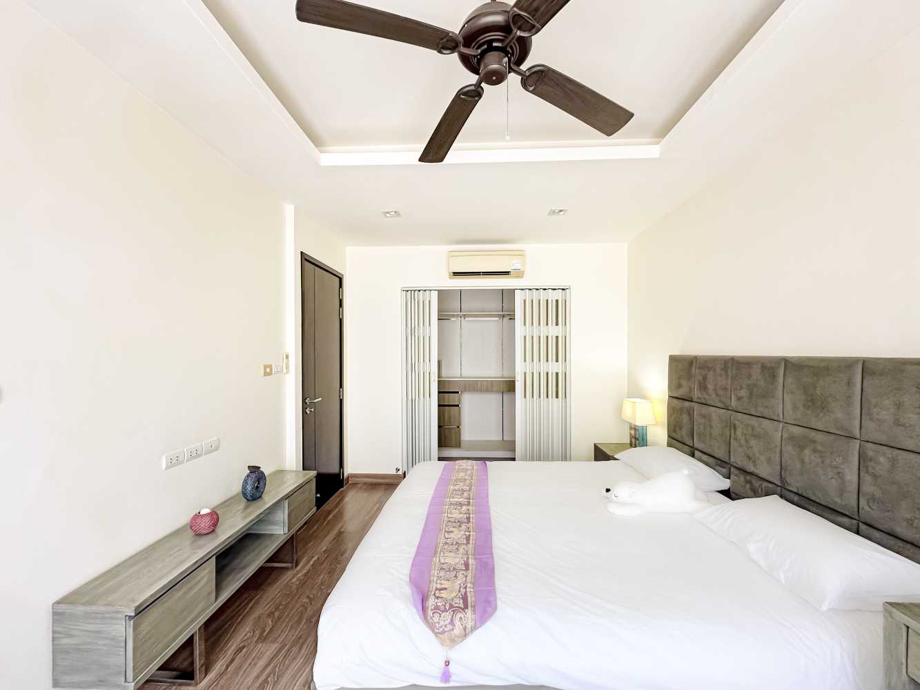 Property image - full photo 11