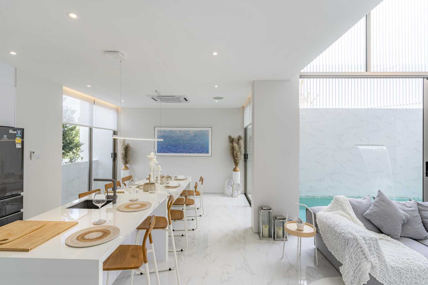 Property image - full photo 3