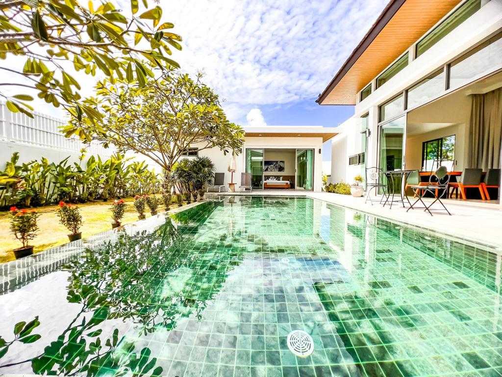 Property image - full photo 1