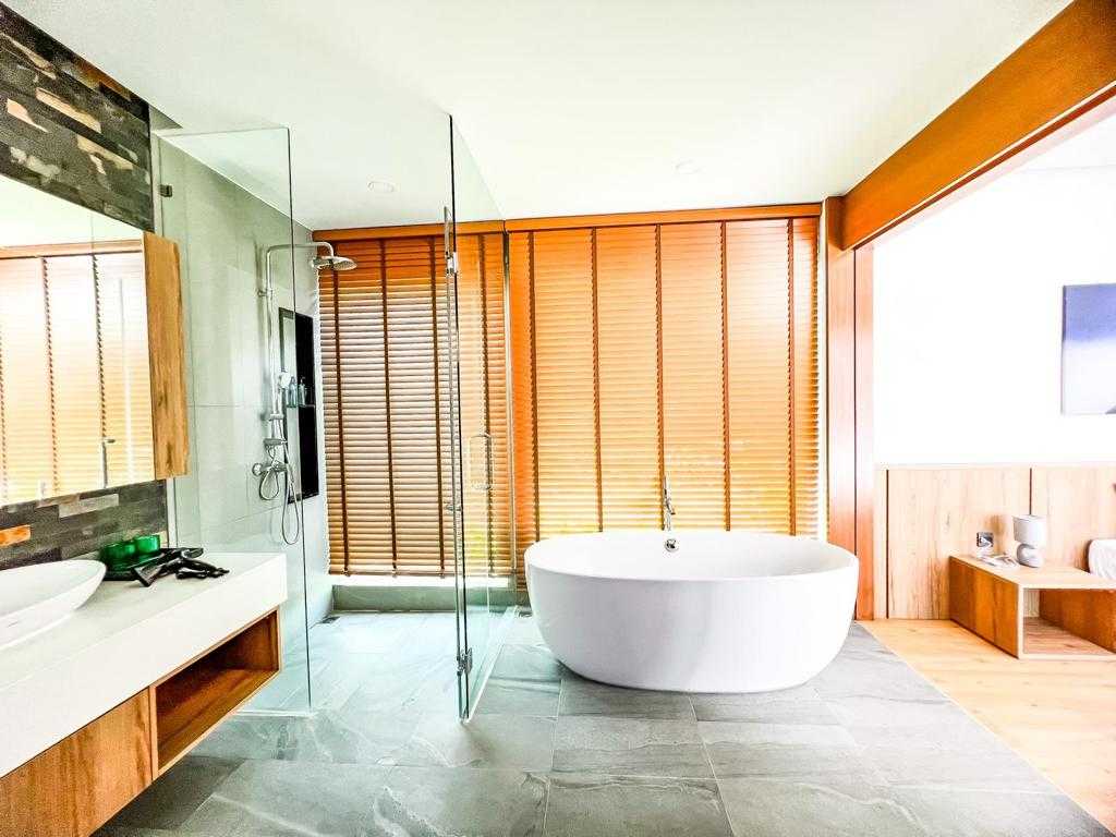 Property image - full photo 9